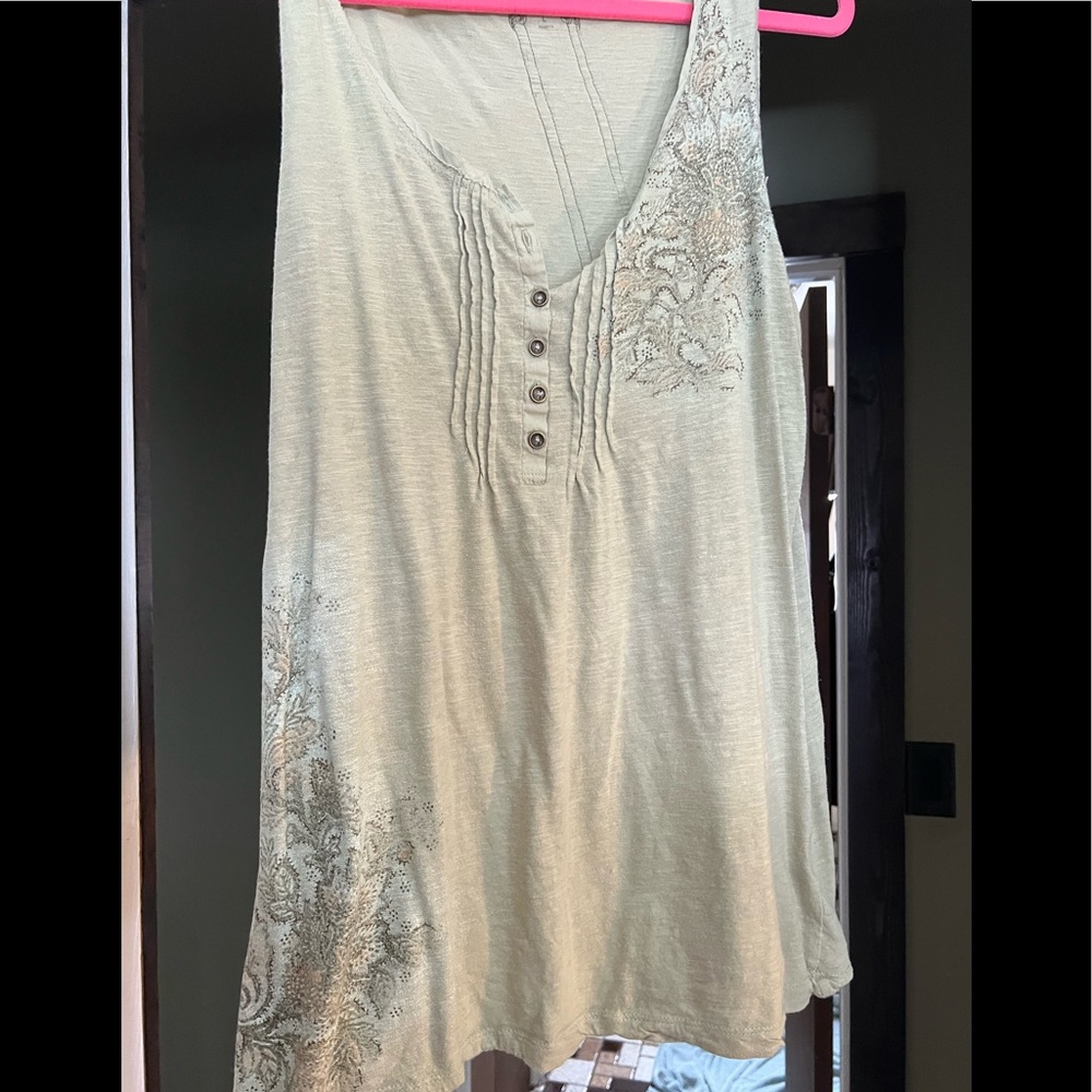 Woman’s tank top